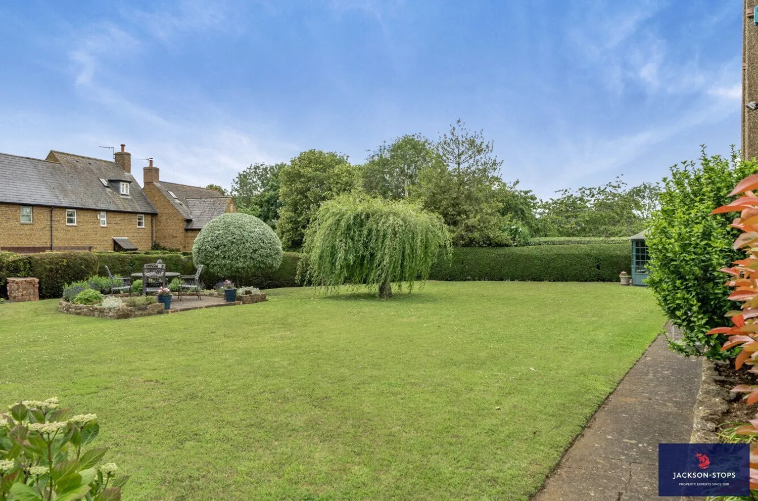 Northampton Road, Earls Barton, NN6 photo 3