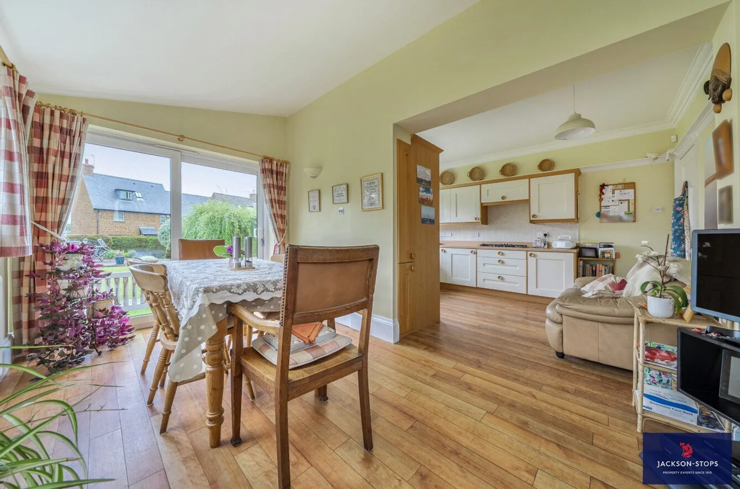 Northampton Road, Earls Barton, NN6 photo 7