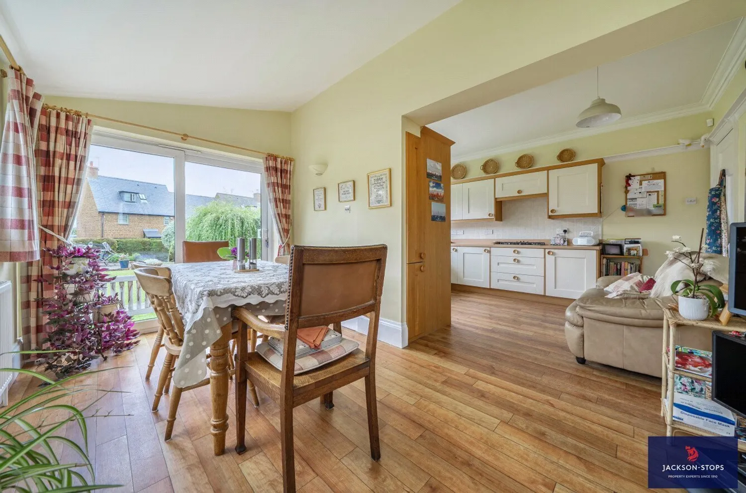 Northampton Road, Earls Barton, NN6 photo 8