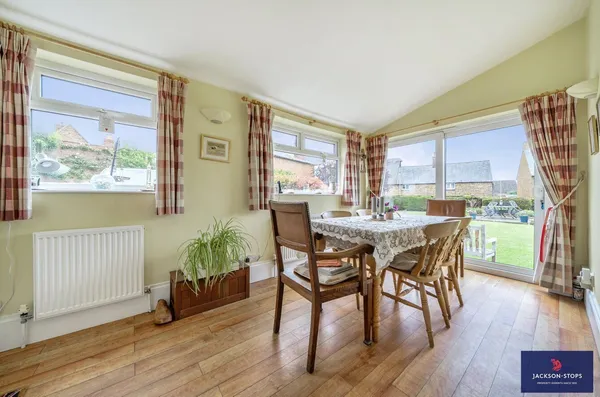Northampton Road, Earls Barton, NN6 photo 9