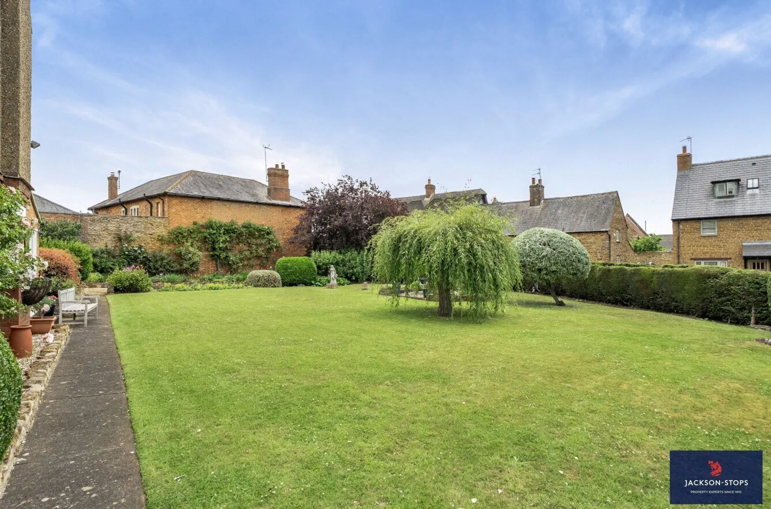 Northampton Road, Earls Barton, NN6 photo 23