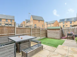 Maiden Way, Rainham thumb 3