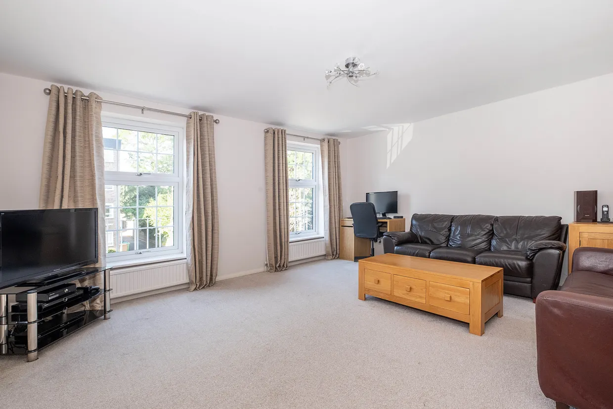 Uxbridge Road, Kingston Upon Thames, KT1 photo 2