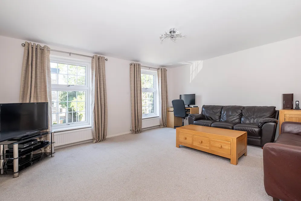 Uxbridge Road, Kingston Upon Thames, KT1 photo 2