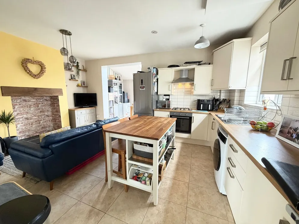 Property carousel item 4
