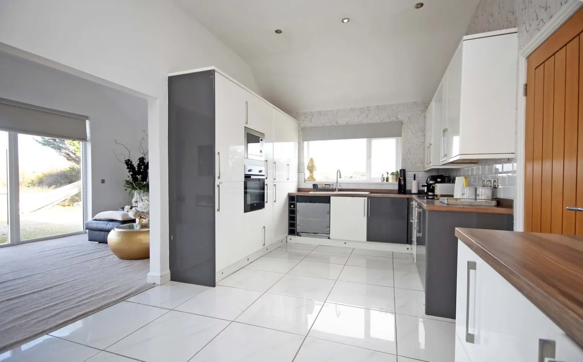 Capel Mawr, Bodorgan, Isle of Anglesey, LL62