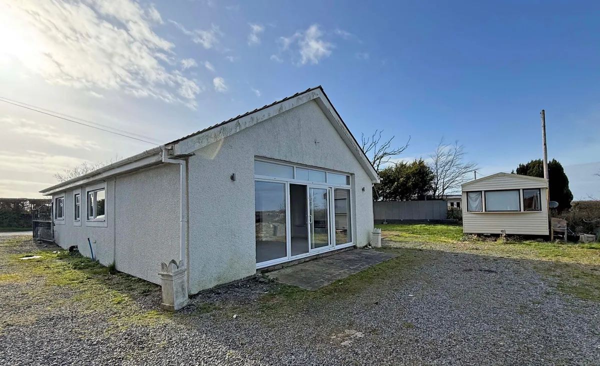 Capel Mawr, Bodorgan, Isle of Anglesey, LL62