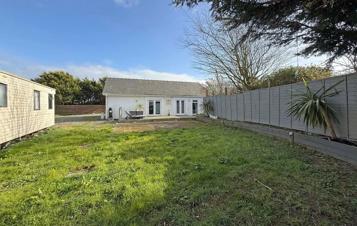 Capel Mawr, Bodorgan, Isle of Anglesey, LL62