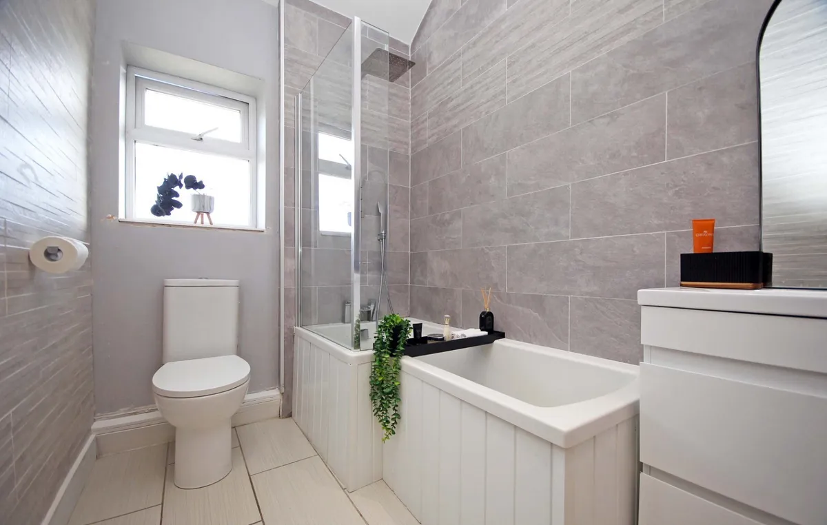 Capel Mawr, Bodorgan, Isle of Anglesey, LL62
