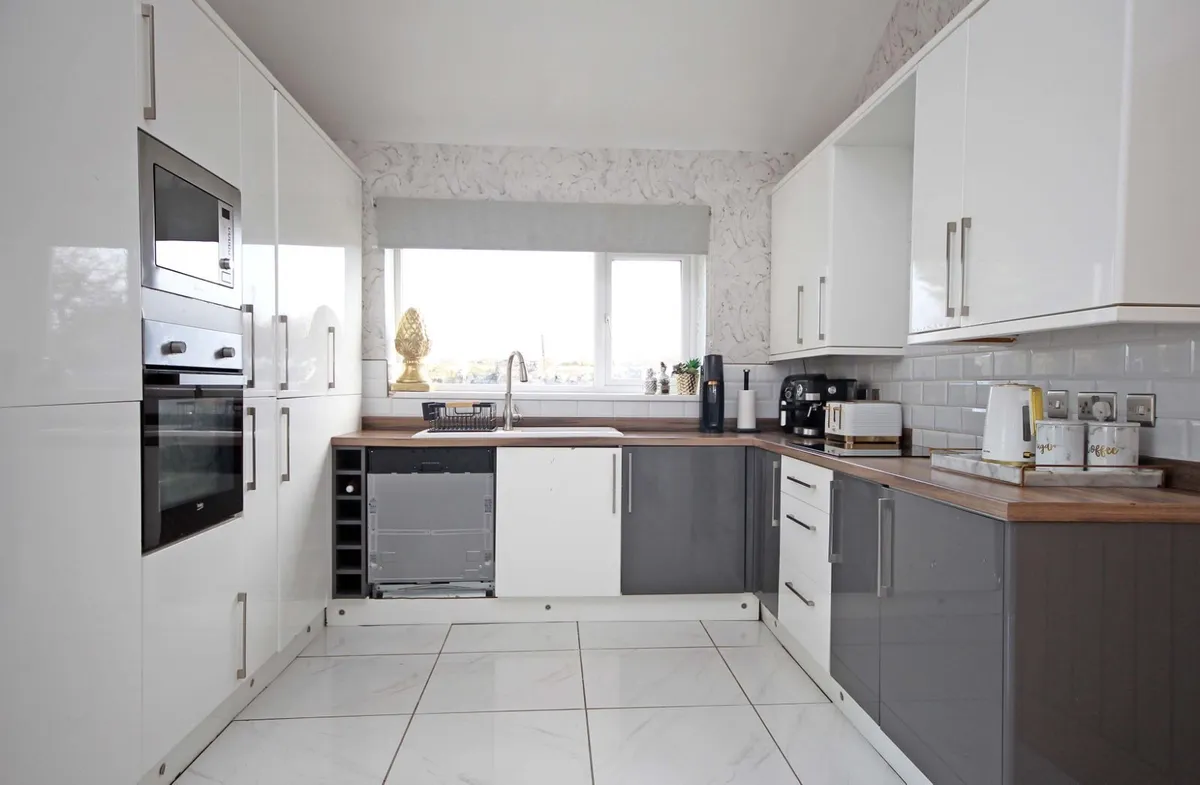 Capel Mawr, Bodorgan, Isle of Anglesey, LL62
