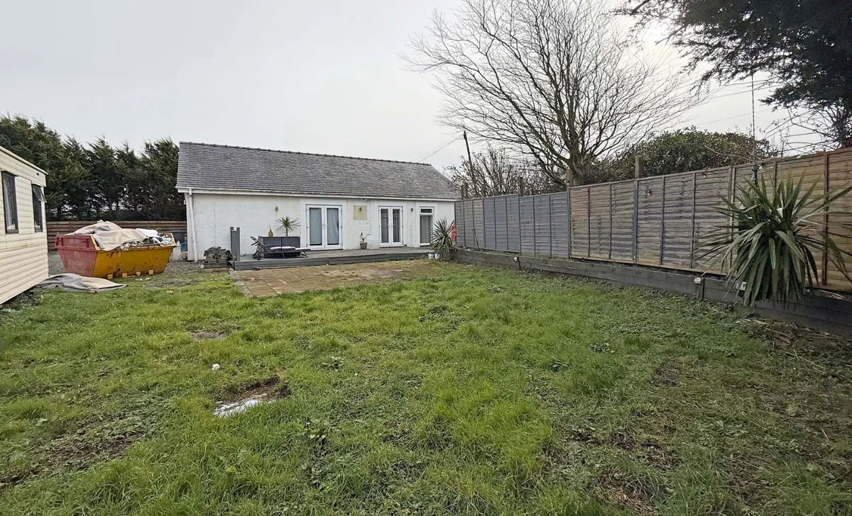 Capel Mawr, Bodorgan, Isle of Anglesey, LL62
