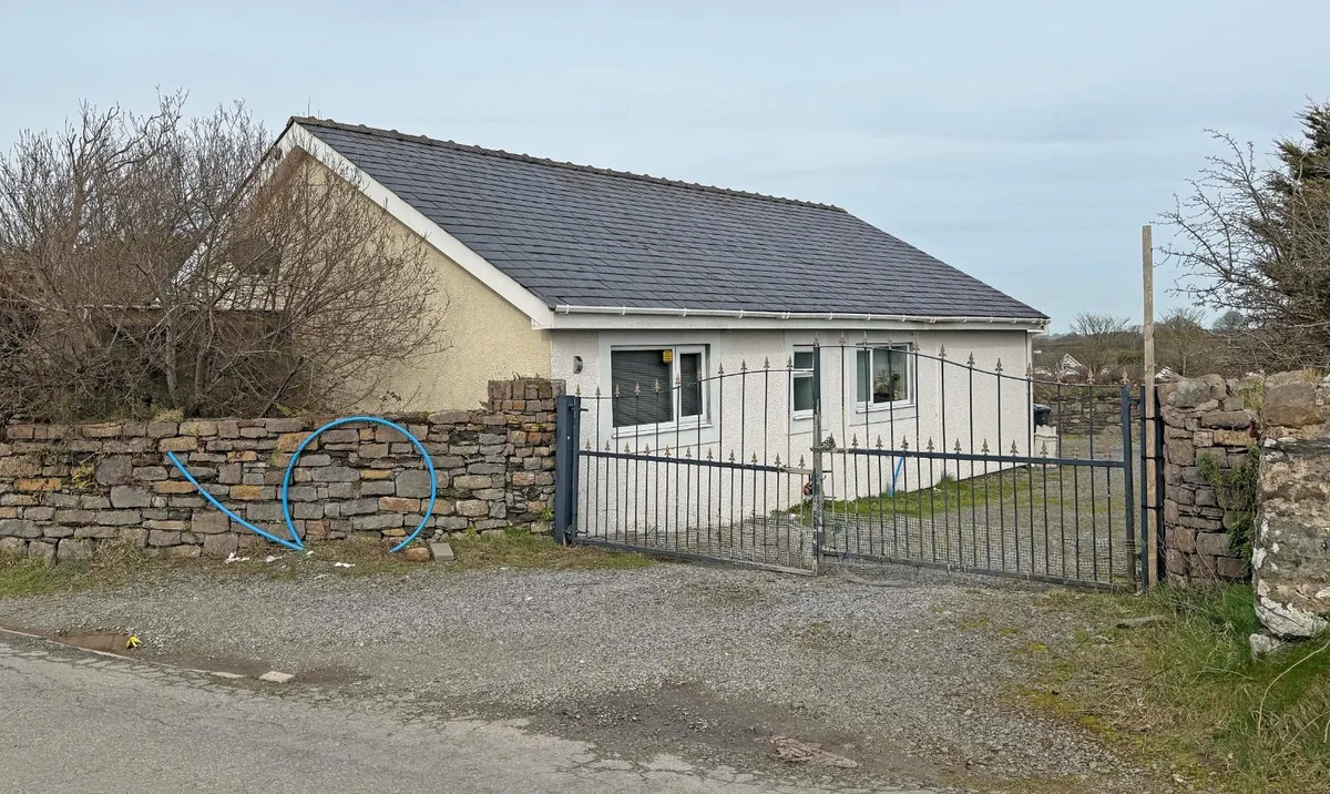 Capel Mawr, Bodorgan, Isle of Anglesey, LL62