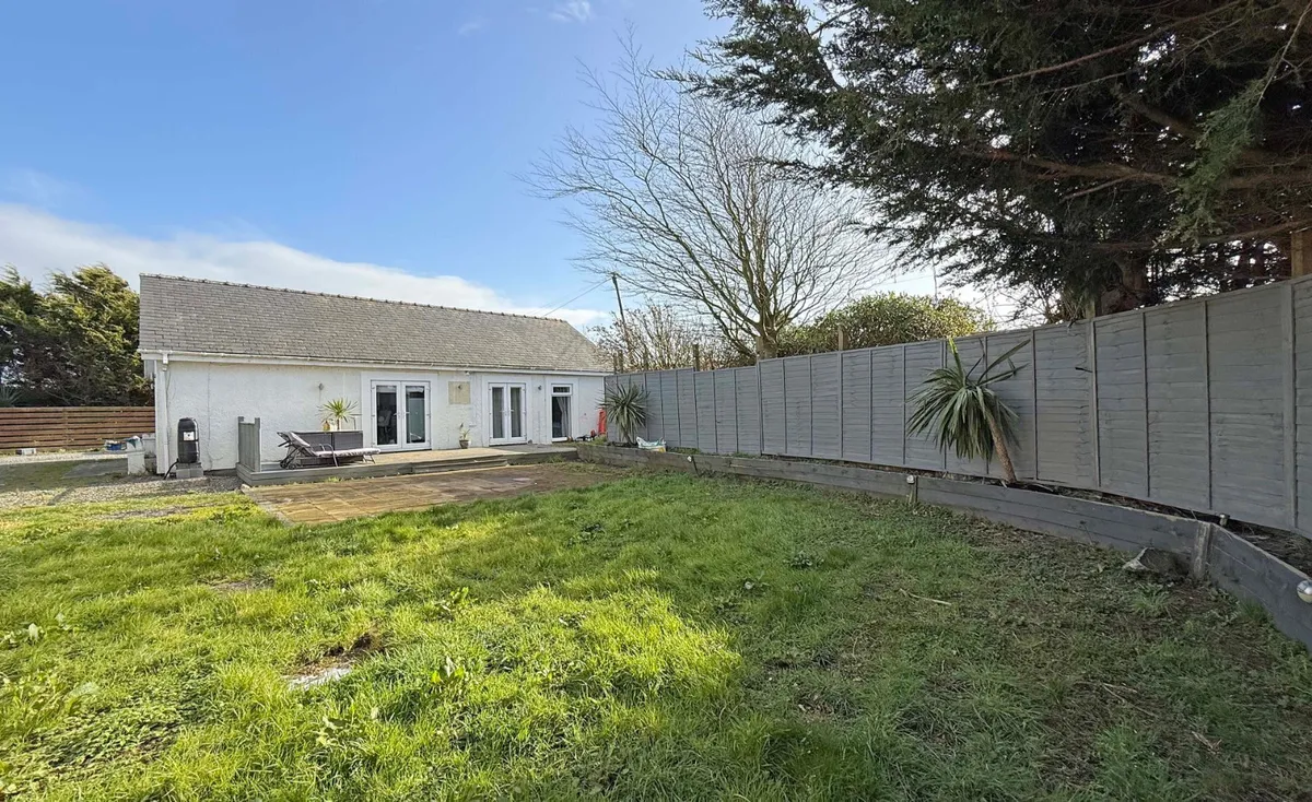Capel Mawr, Bodorgan, Isle of Anglesey, LL62
