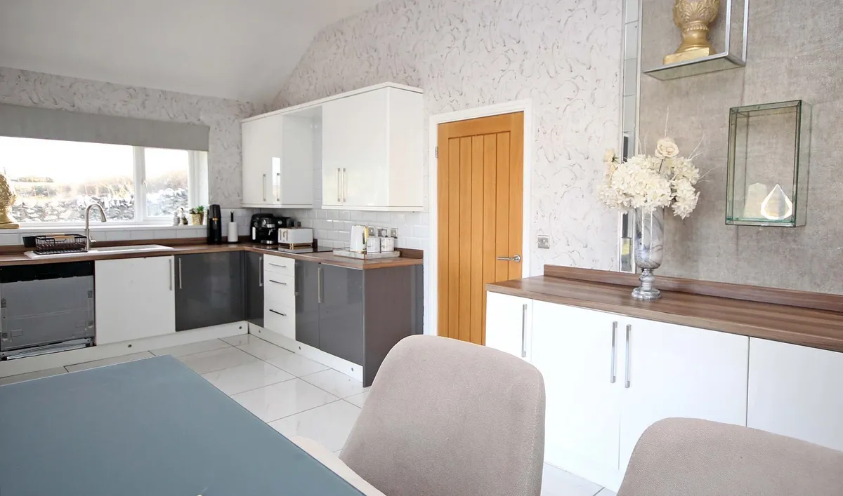 Capel Mawr, Bodorgan, Isle of Anglesey, LL62