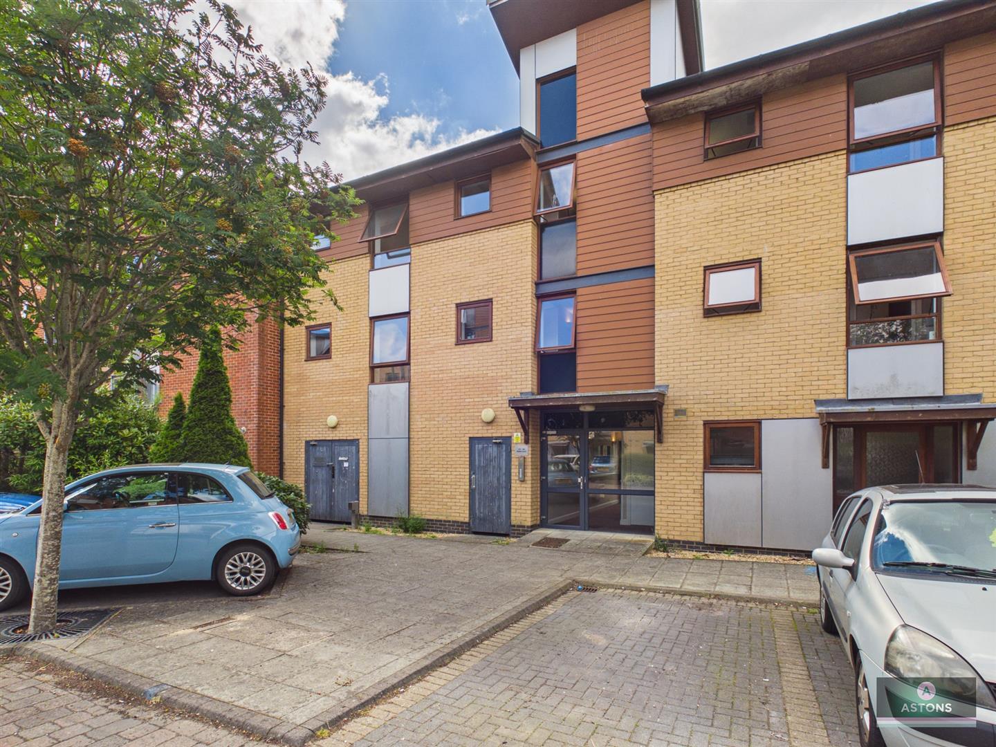 Commonwealth Drive, Crawley Image 1