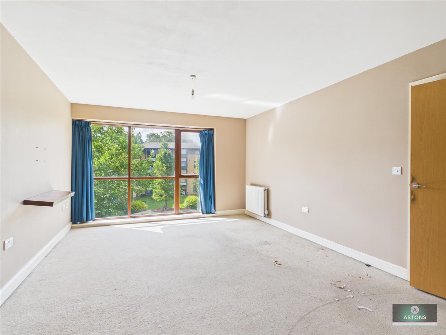 Commonwealth Drive, Crawley Image 3