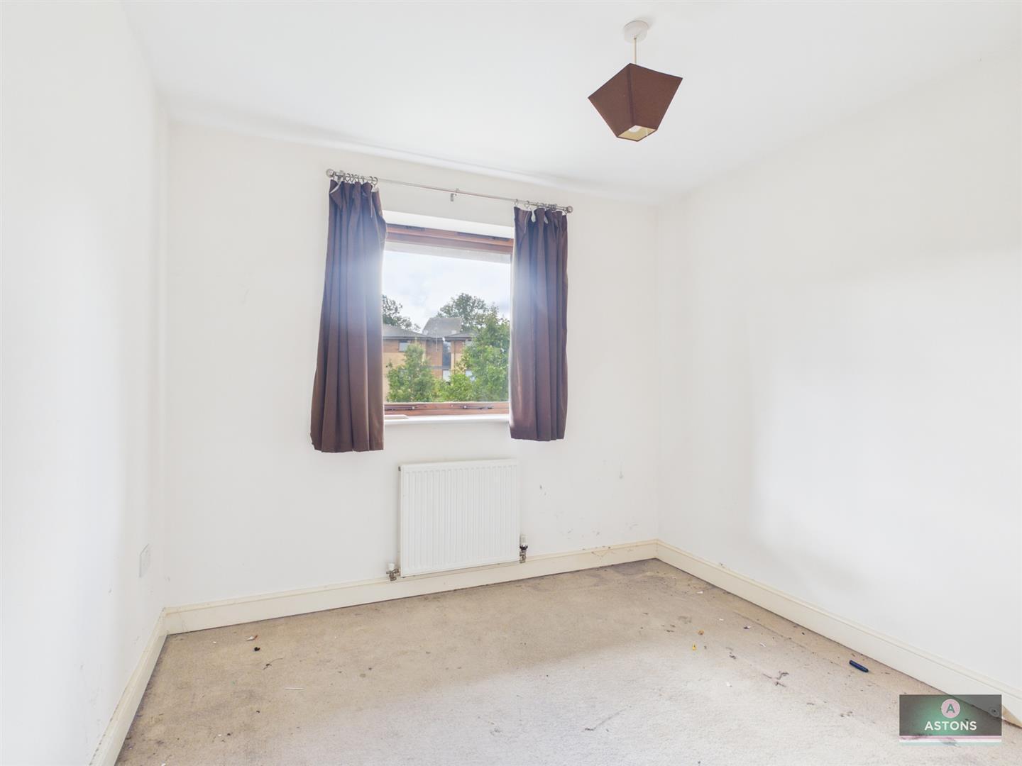 Commonwealth Drive, Crawley Image 4