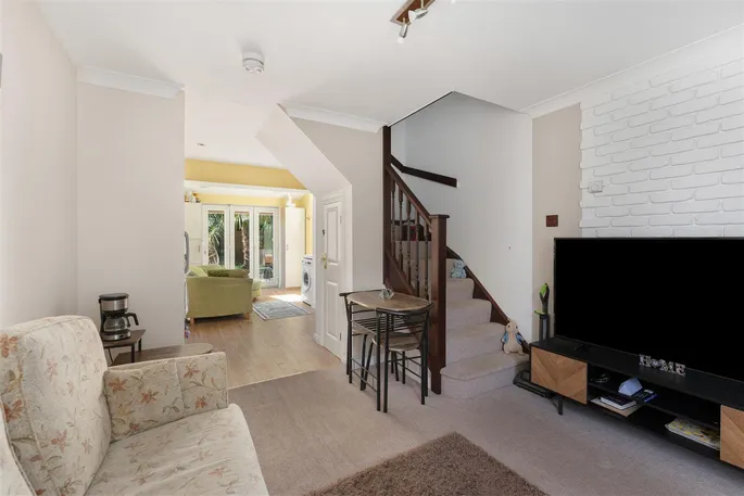 Property carousel image 3