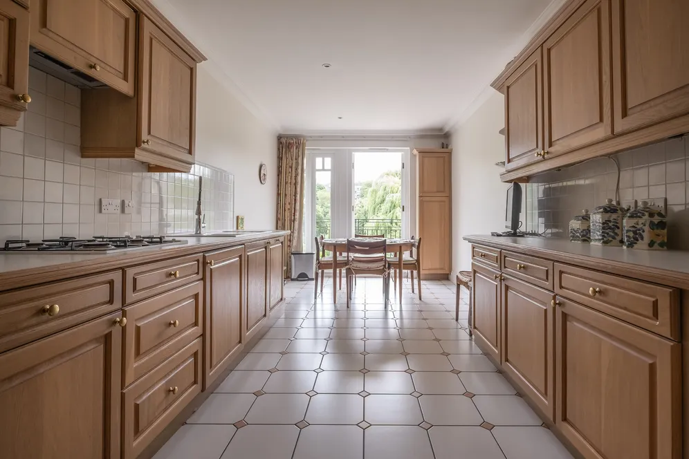 Clevedon Road, Twickenham, TW1 photo 5