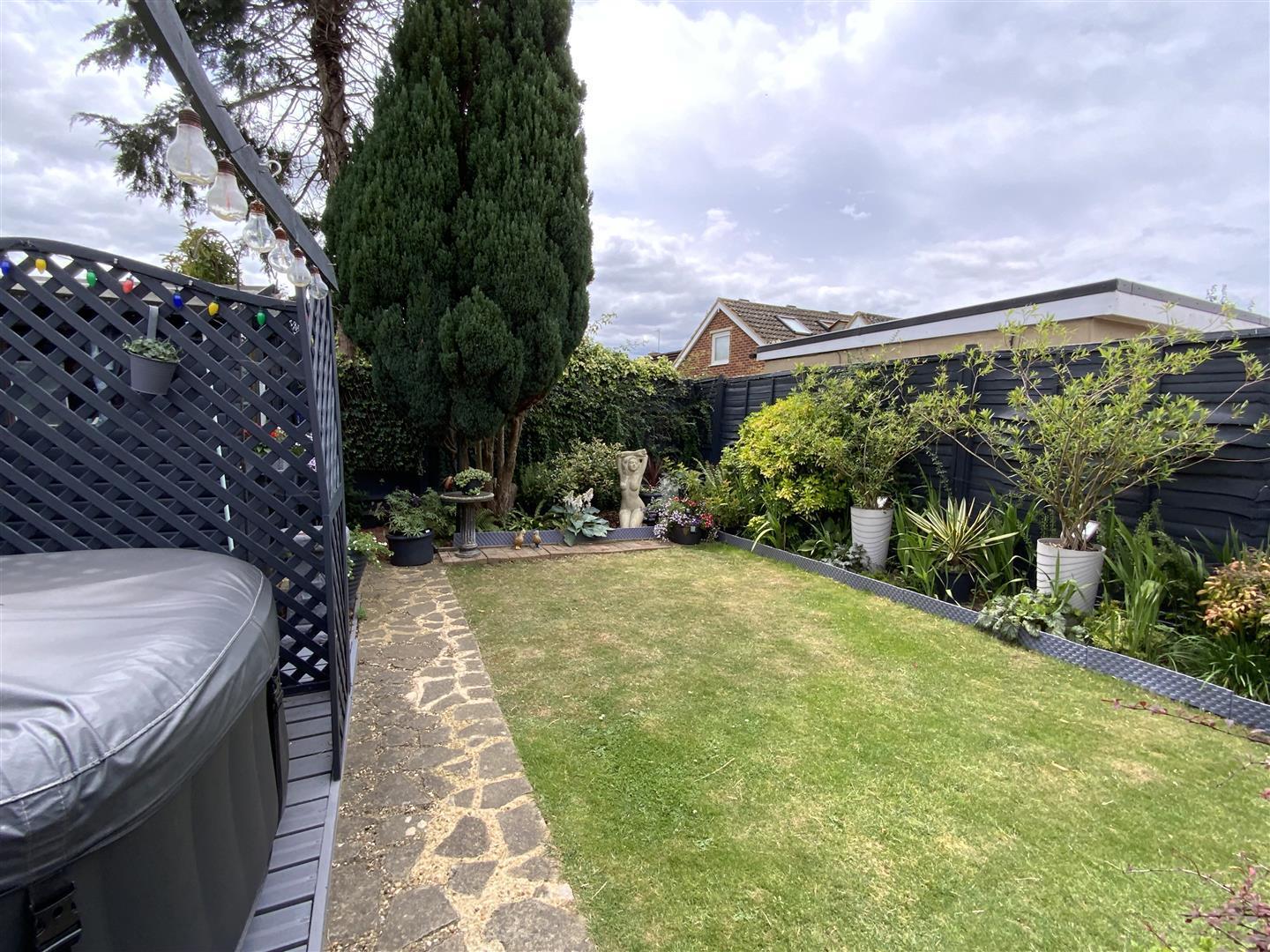 Claremont Avenue, Stony Stratford, Milton Keynes Image 9