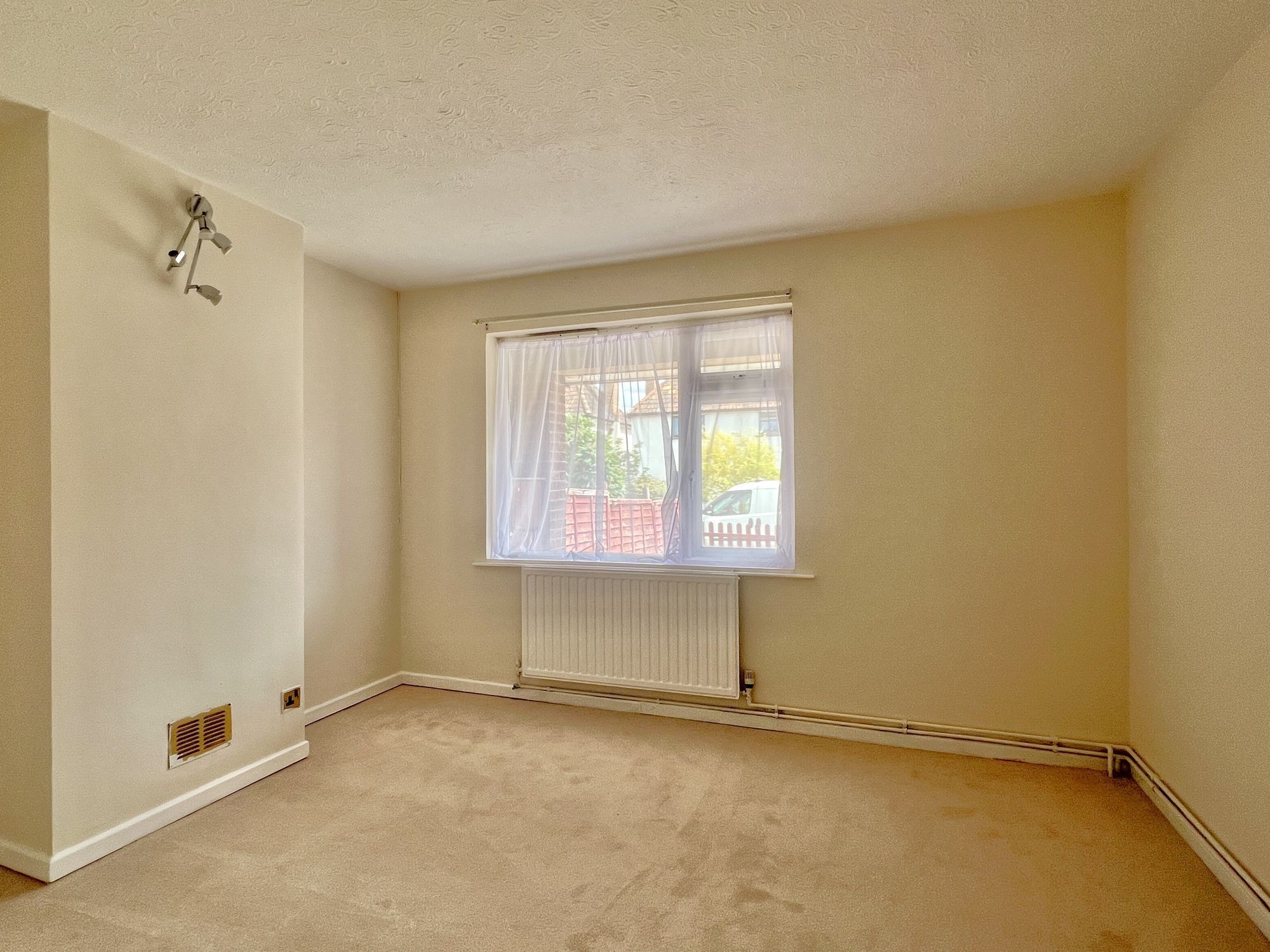 Elms Estate, Monkton Heathfield - NO onward chain! Image 4