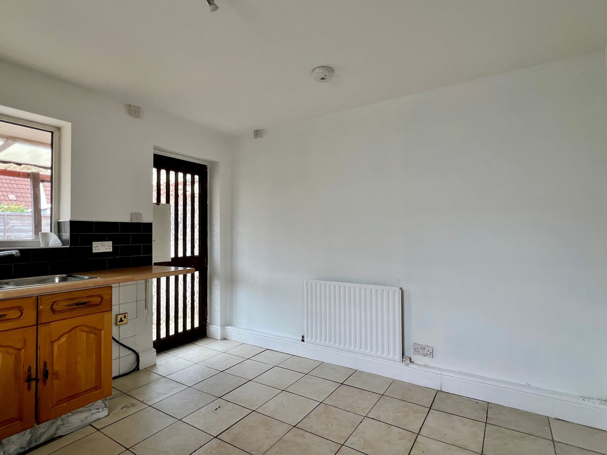 Elms Estate, Monkton Heathfield - NO onward chain! Image 6
