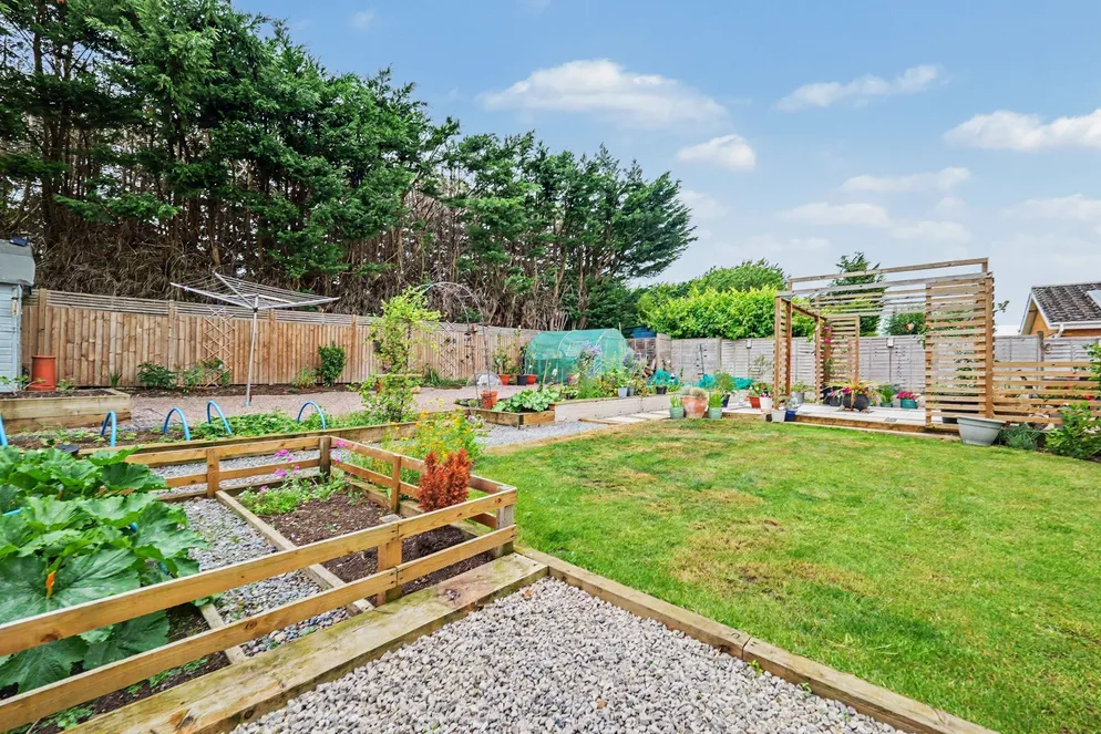 Property carousel item 4