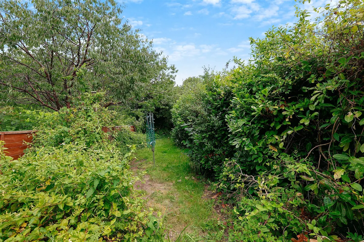 Leslie Road, Pixham, Dorking, Surrey, RH4