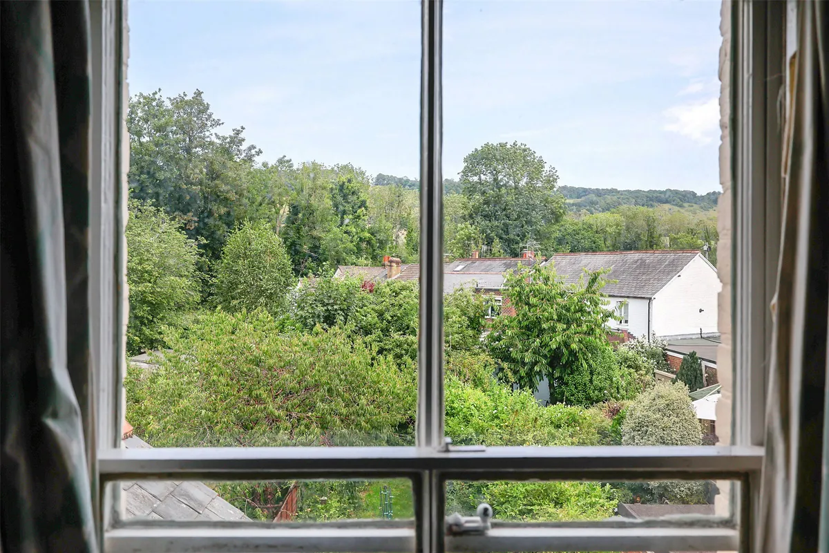 Leslie Road, Pixham, Dorking, Surrey, RH4
