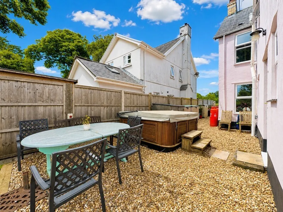 Property carousel item 26