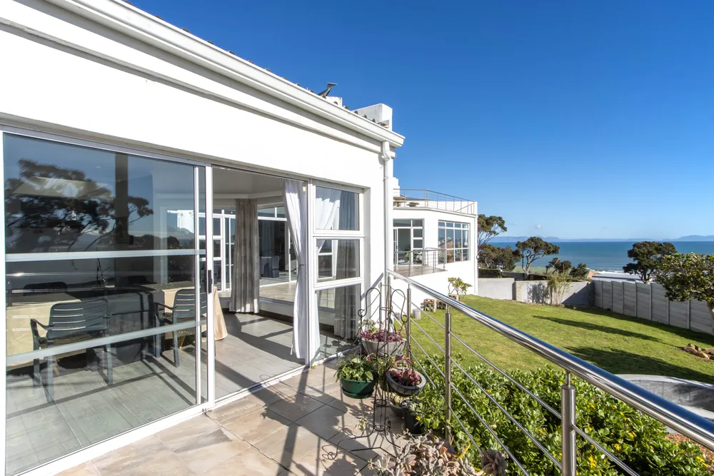 South Africa, Western Cape, Mountainside, Goeie Hoop Street, 8