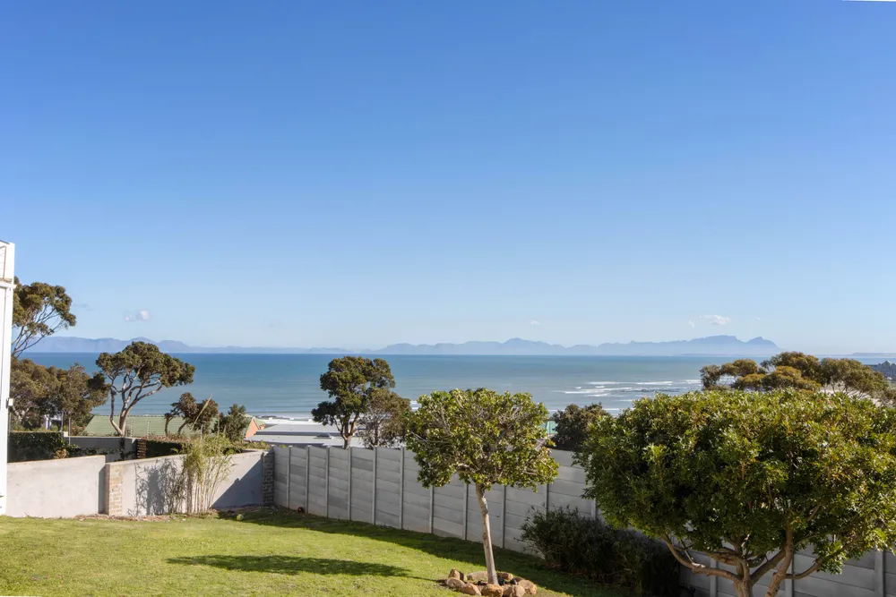 South Africa, Western Cape, Mountainside, Goeie Hoop Street, 8