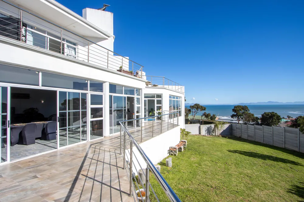 South Africa, Western Cape, Mountainside, Goeie Hoop Street, 8