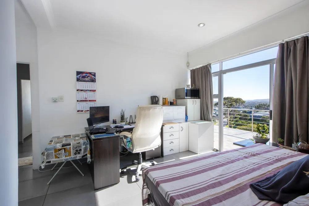 South Africa, Western Cape, Mountainside, Goeie Hoop Street, 8