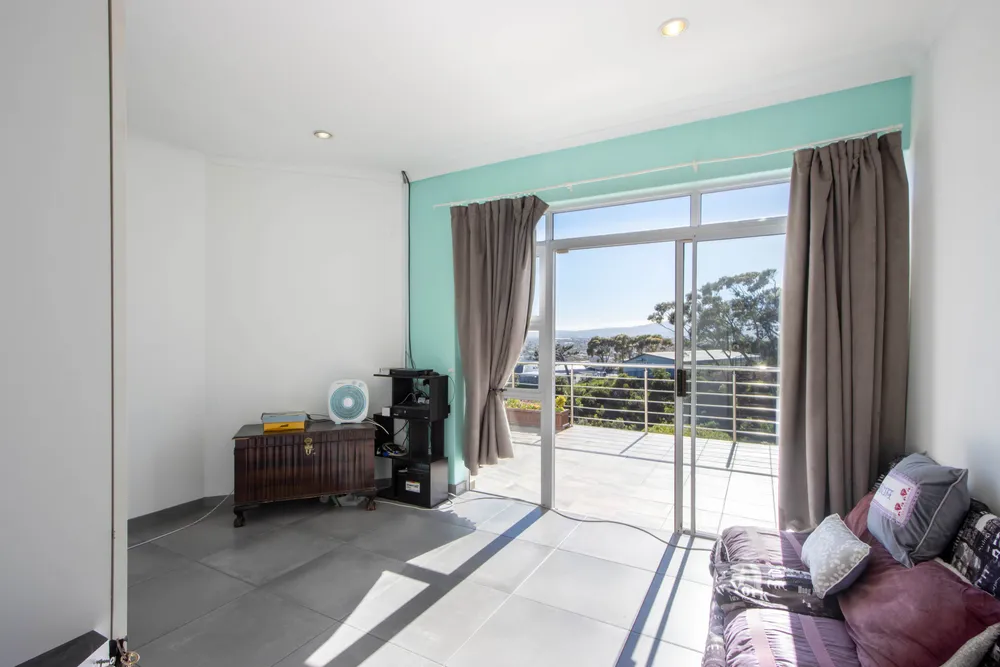 South Africa, Western Cape, Mountainside, Goeie Hoop Street, 8