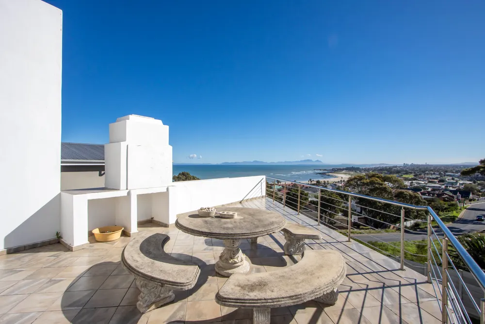 South Africa, Western Cape, Mountainside, Goeie Hoop Street, 8