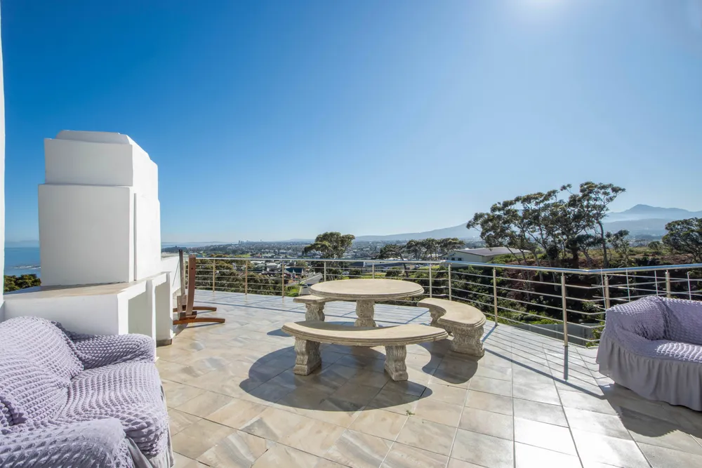 South Africa, Western Cape, Mountainside, Goeie Hoop Street, 8