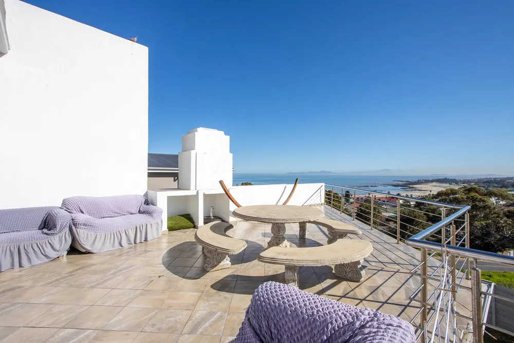 South Africa, Western Cape, Mountainside, Goeie Hoop Street, 8