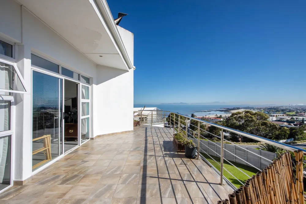 South Africa, Western Cape, Mountainside, Goeie Hoop Street, 8
