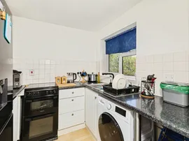 Hilmanton, Lower Earley, READING thumb 3