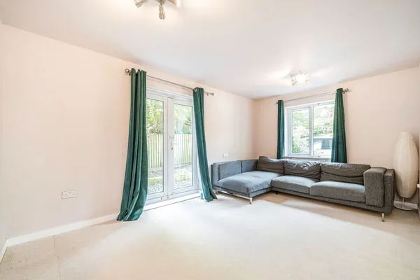 Wey Road, Weybridge, KT13 photo 2