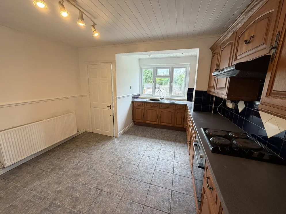 Property carousel item 4