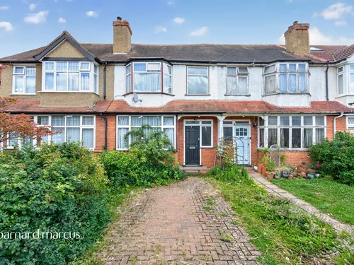 Sandringham Road, Worcester Parkphoto