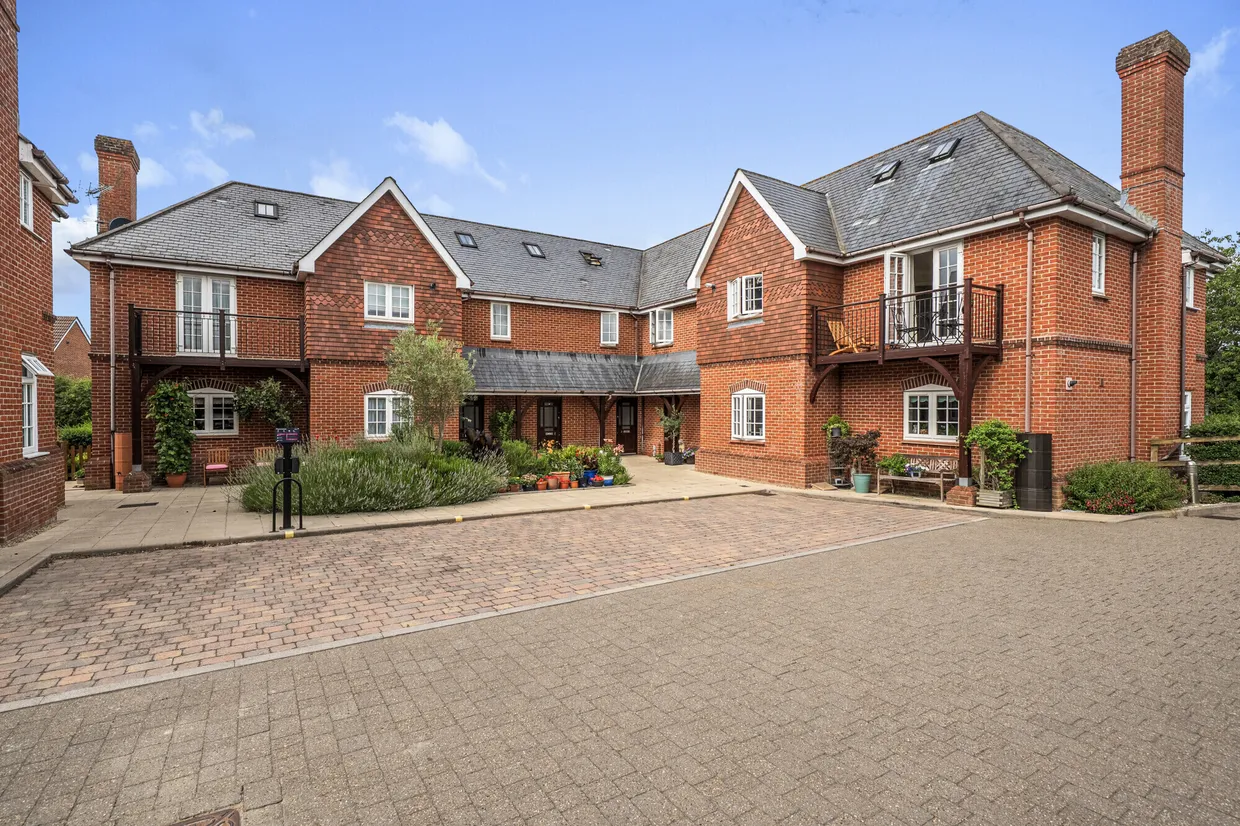 Enborne Gate, Newbury, RG14 photo 1