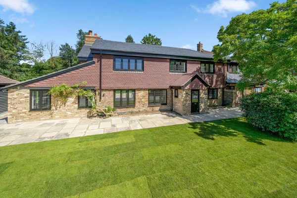 Paddock Grove, Effingham