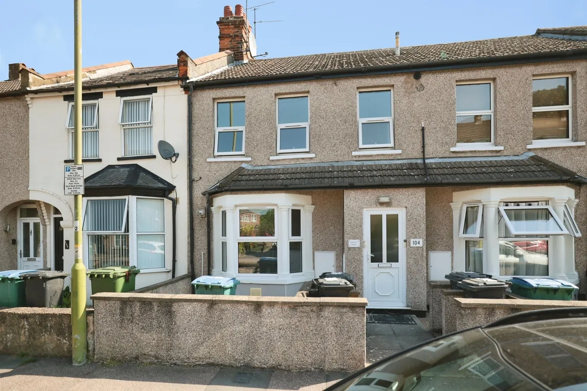Queens Avenue, Watford