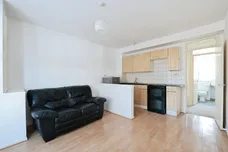 Queens Avenue, Watford