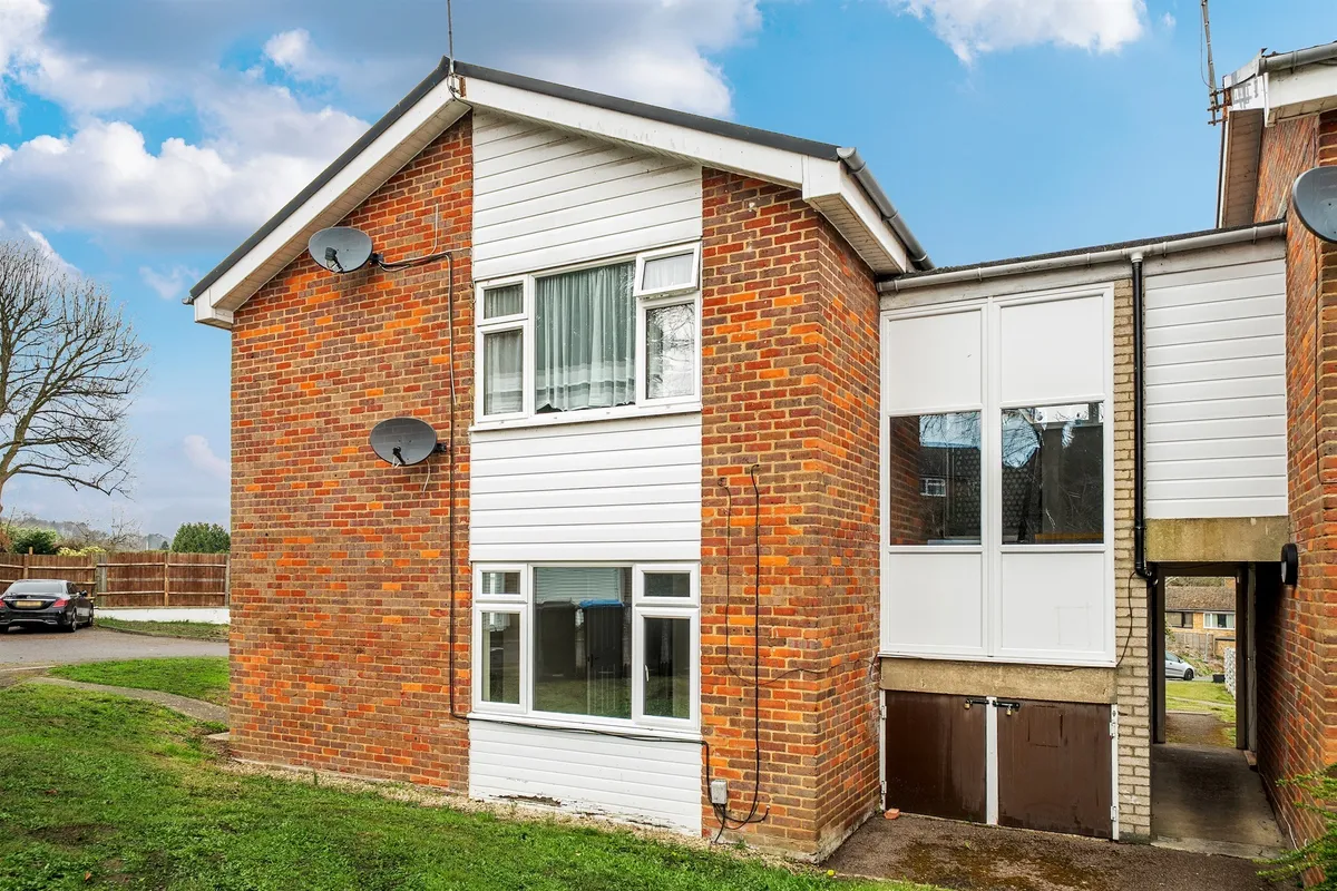 Douglas Gardens, BERKHAMSTED