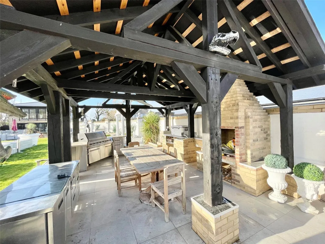 Lower Dunton Road, Dunton, Brentwood, Essex, CM13