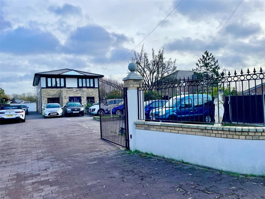 Lower Dunton Road, Dunton, Brentwood, Essex, CM13